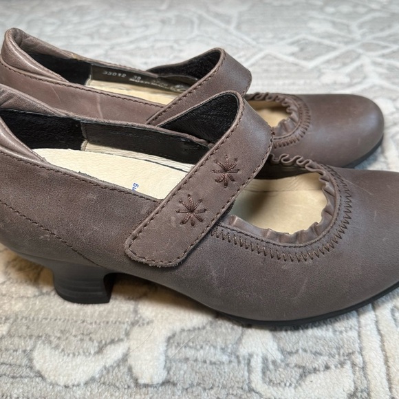 Wolky brown Leather Adjustable Mary Jane Heel
Shoes Euro 39 Women's US 8.5 - Picture 2 of 11